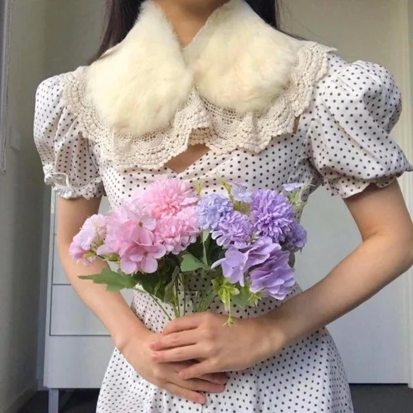 Genuine rabbit fur collar muffler cape in ivory - Picture 1 of 4